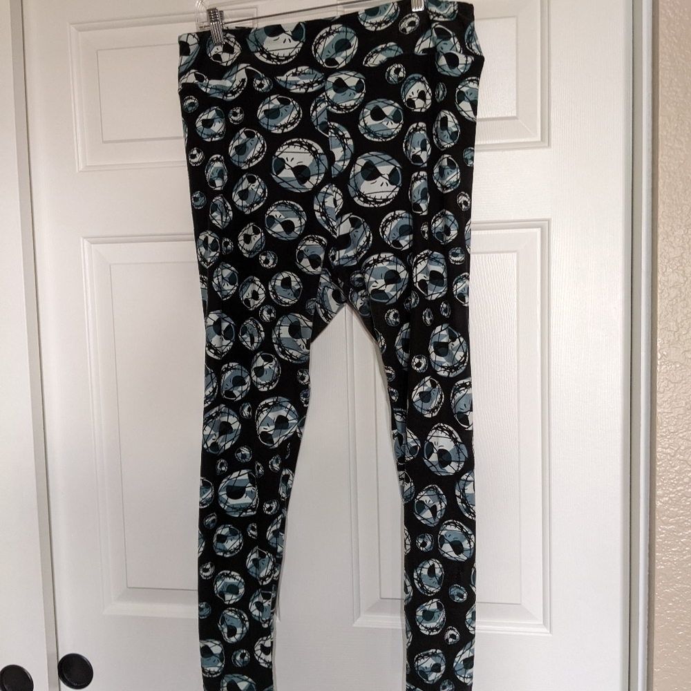 Tall and Curvy 2 Lularoe Nightmare Before Christmas Leggings